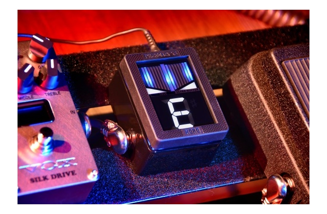Acordor / Tuner chitară Korg Pitchblack XS