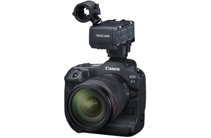 Adaptor microfon pt. camere Tascam CA-XLR2d-C