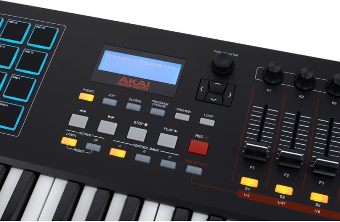 Akai MPK 261