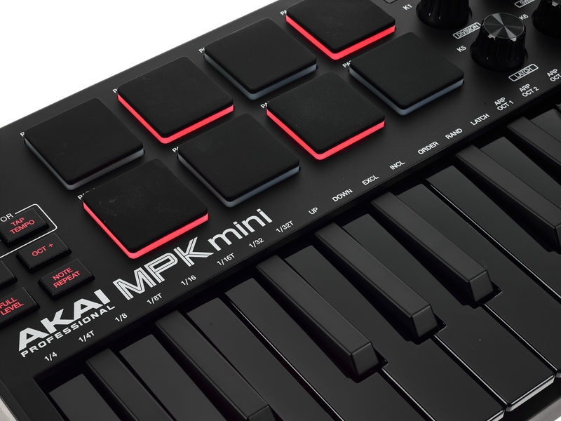 Akai mpk mini mk3 как подключить к звуковой карте