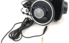 AKG K702