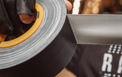 Bandă din material premium cu miez ERGO, albă, lucioasă, 50 mm x 50 m Defender EXA-TAPE W 50 ERGO-CORE