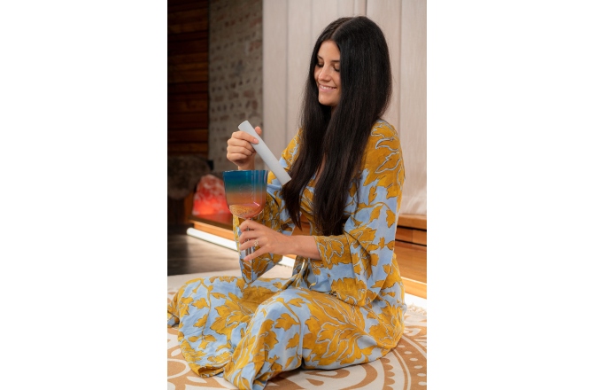 Bol de meditație cu mâner Meinl 4.5" Essence Solfeggio Crystal Singing Bowl Mi 528 Hz, Sunrise Blue