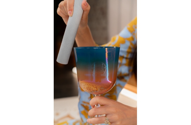 Bol de meditație cu mâner Meinl 4.5" Essence Solfeggio Crystal Singing Bowl Mi 528 Hz, Sunrise Blue