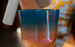 Bol de meditație cu mâner Meinl Sonic Energy 4.5'' Essence Solfeggio Crystal Singing Bowl Mi 528 Hz, Sunrise Blue