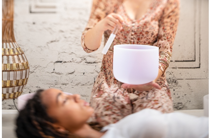 Bol de meditație Meinl Amethyst Crystal Singing Bowl, frosted, 8" / 20 cm, Note B4, Crown Chakra