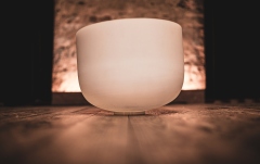 Bol de meditație Meinl Crystal Singing Bowl, white-frosted, 13" / 33 cm, Note D4, Sacral Chakra