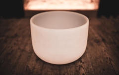 Bol de meditație Meinl Crystal Singing Bowl, white-frosted, 14" / 35 cm, Note C4, Root Chakra