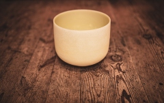 Bol de meditație Meinl Emerald Crystal Singing Bowl, frosted, 10" / 25 cm, Note F4, Heart Chakra