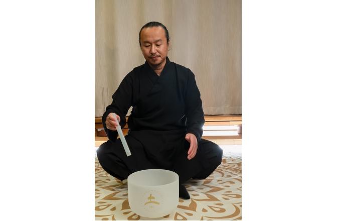 Bol sonic de cristal Meinl Sonic Energy 10'' TCM Crystal Singing Bowl, Earth 256 Hz