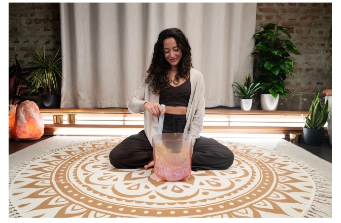 Bol sonic de cristal Meinl Sonic Energy 9'' Essence Crystal Singing Bowl, 128 Hz, Light Rose Gold, Flower of Life