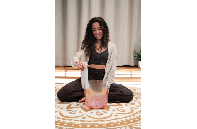 Bol sonic de cristal Meinl Sonic Energy 9'' Essence Crystal Singing Bowl, 128 Hz, Light Rose Gold, Flower of Life