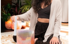 Bol sonic de cristal Meinl Sonic Energy 9'' Essence Crystal Singing Bowl, 128 Hz, Light Rose Gold, Flower of Life