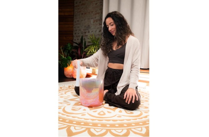 Bol sonic de cristal Meinl Sonic Energy 9'' Essence Crystal Singing Bowl, 128 Hz, Light Rose Gold, Flower of Life