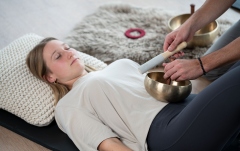 Boluri de meditaţie Meinl Cosmos Therapy Singing Bowl Set, incl. Suction Holders and Resonant Mallet