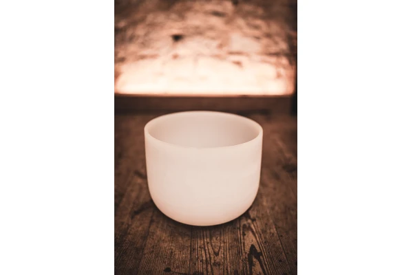 Meinl Crystal Singing Bowl, white-frosted, 12" / 30 cm, Note C4, Root Chakra — 4