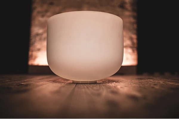 Meinl Crystal Singing Bowl, white-frosted, 12" / 30 cm, Note F4, Heart Chakra — 3