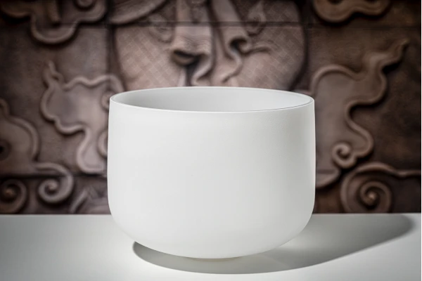 Meinl Crystal Singing Bowl, white-frosted, 13" / 33 cm, Note D4, Sacral Chakra — 2