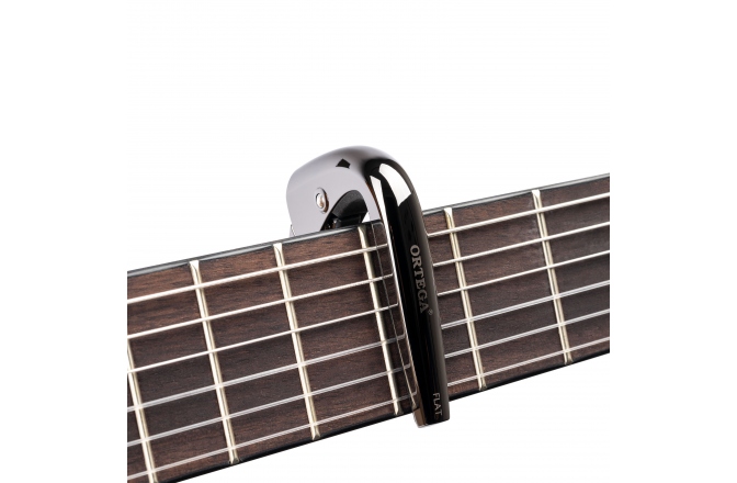 Capodastru chitară Ortega True Note Capo - Black Chrome Edition - for flat fretboards