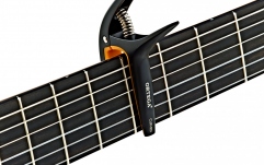 Capodastru chitară Ortega Twin Capo - FLAT/CURVED, satin black, yellow/orange silicone cushion