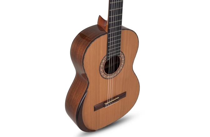 Chitară clasică 4/4 Manuel Rodriguez Magistral Serie E-C All Solid Walnut/Cedar