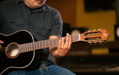 Chitară clasică Ortega Family Series Classical Guitar 4/4 Slim Neck - black + bag