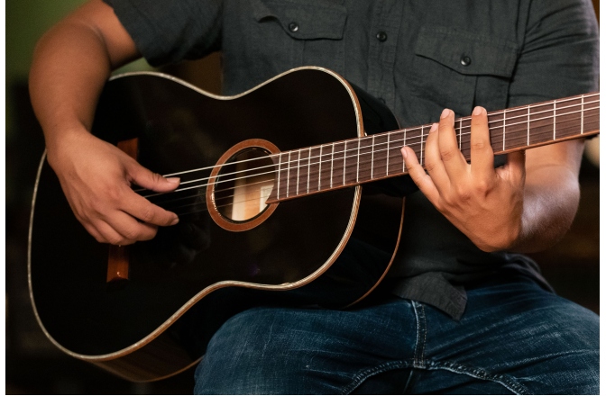 Chitară clasică Ortega Family Series Classical Guitar 4/4 Slim Neck - black + bag