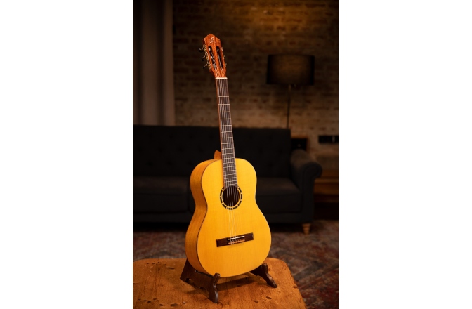Chitară clasică Ortega Family Series Pro Classical Guitar 6 String - Solid North American Spruce + Bag