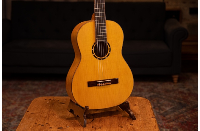 Chitară clasică Ortega Family Series Pro Classical Guitar 6 String - Solid North American Spruce + Bag