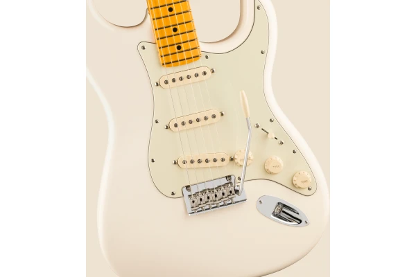 Fender American Professional Stratocaster Maple Fingerboard Olympic White — 3