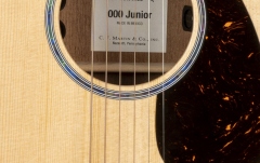 Chitară electro-acustică Martin Guitars 000C Jr-E Satin Spruce Sapele w/Softshell