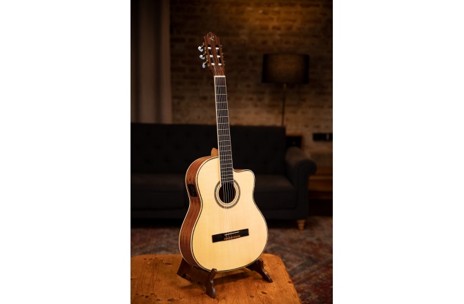 Chitară electro-clasică Ortega Family Series Pro Classical Guitar 6 String - Solid Canadian Engelmann Spruce + Bag