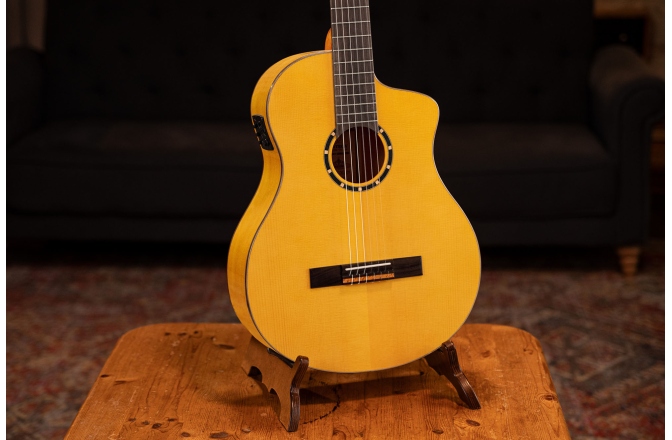 Chitară electro-clasică Ortega Family Series Pro Classical Guitar 6 String - Solid North American Spruce + Bag