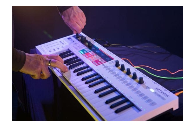 Claviatură MIDI si Sequencer Arturia KeyStep Pro