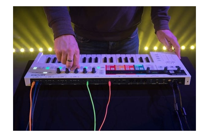 Claviatură MIDI si Sequencer Arturia KeyStep Pro