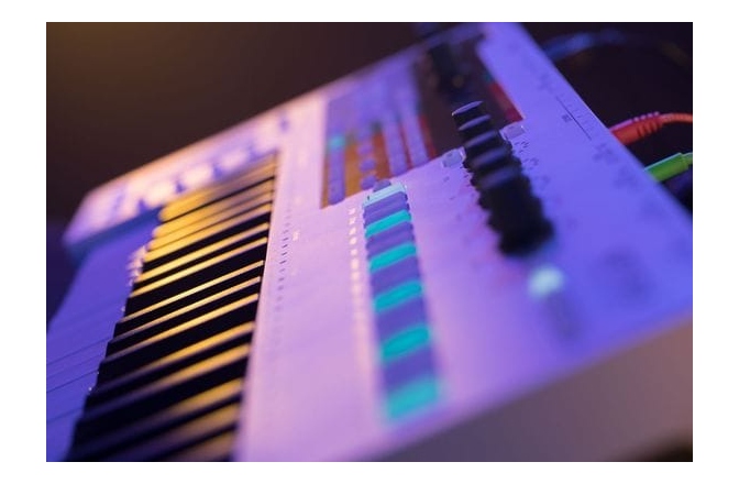 Claviatură MIDI si Sequencer Arturia KeyStep Pro