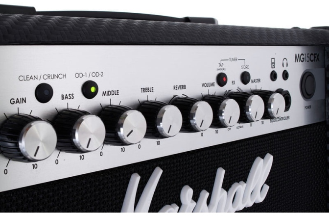 Combo pentru chitara electrica Marshall MG15 CFX