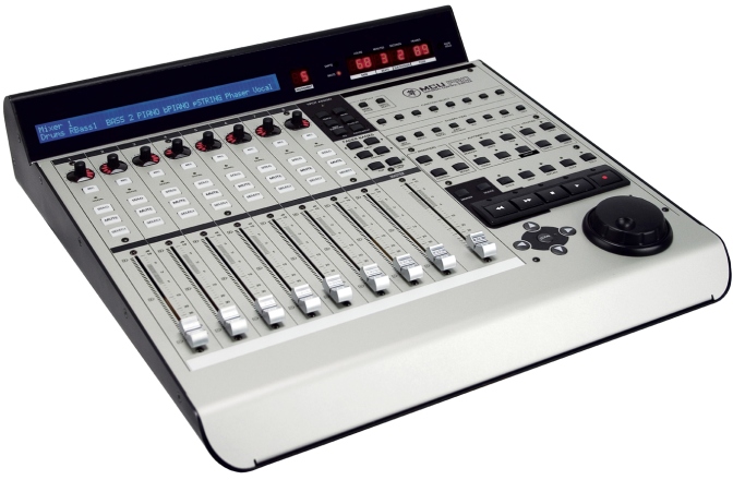 Consola digitala pentru studio Mackie Control Universal Pro