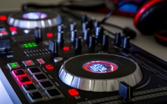 Consol? DJ Numark Mixtrack Platinum