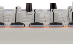 Drum machine analogic  Arturia Drumbrute Impact 1984 (Limited Edition)