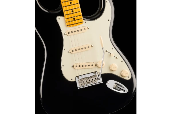 Fender American Professional Stratocaster Maple Fingerboard Black — 3