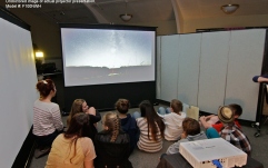 Ecran de proiecție Elitescreens Ecran proiectie portabil Pull Up, 203 x 152 cm  ezCinema F100NWV, format 4:3