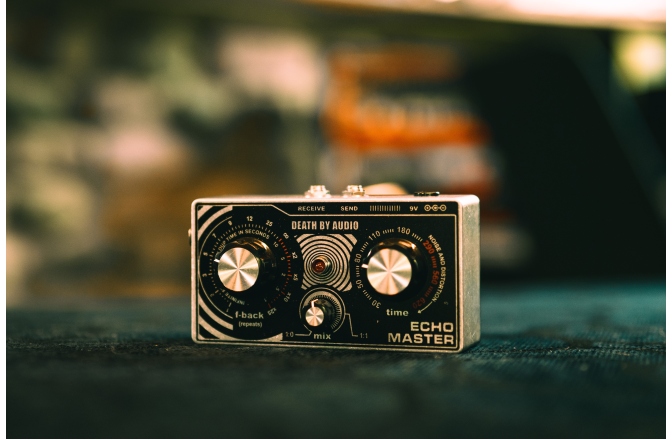 Efect de delay pentru voce Death By Audio  Echo Master - Vocal Lo-Fi Delay