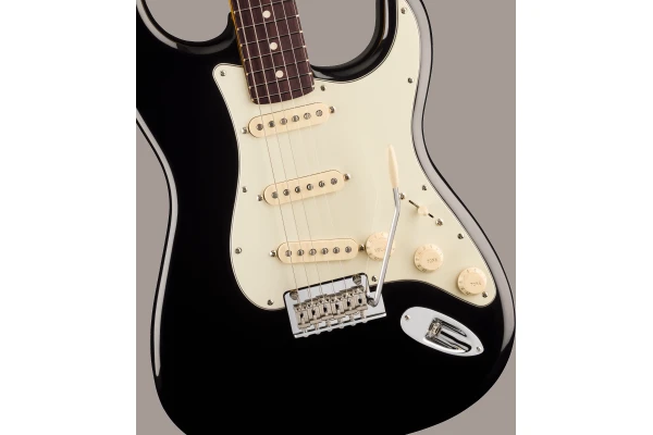 Fender American Professional Stratocaster Rosewood Fingerboard Black — 3