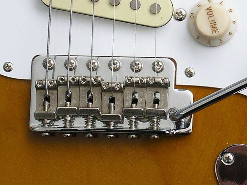 Fender Squier Standard Series Tremolo Arm Brat tremolo SoundCreation