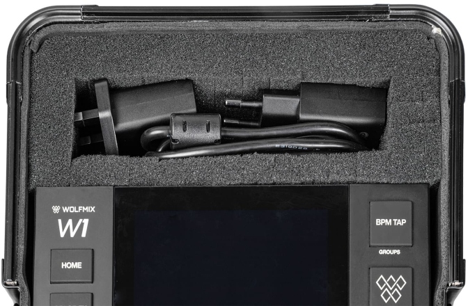 Flightcase controler DMX UDG Ultimate Pick Foam Flight Case Wolfmix W1