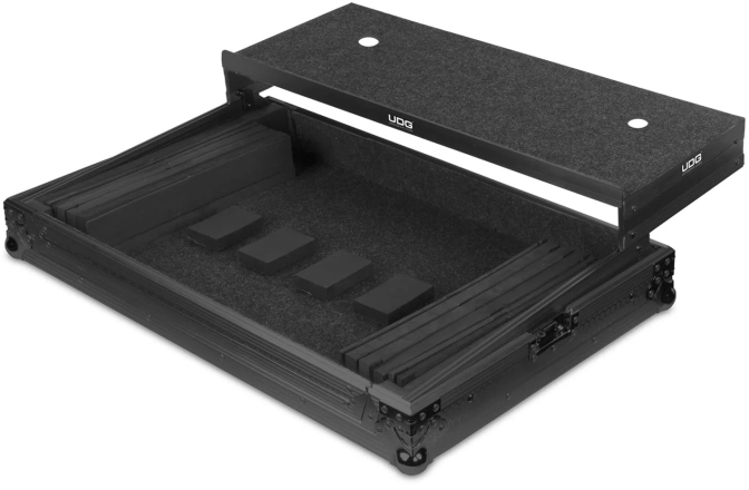 Flightcase pentru console DJ UDG Ultimate Flight Case Multi Format XXL Plus - Laptop Shelf