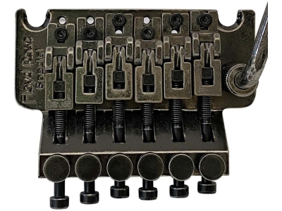  FRTS2000R - Special Tremolo - Relic Black