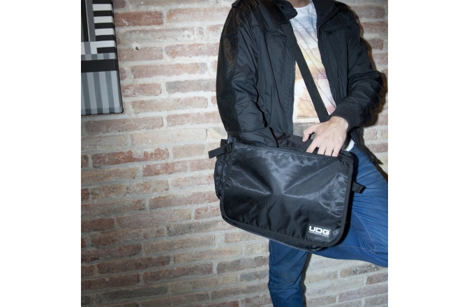 Geantă viniluri / interfață UDG Ultimate CourierBag B/O