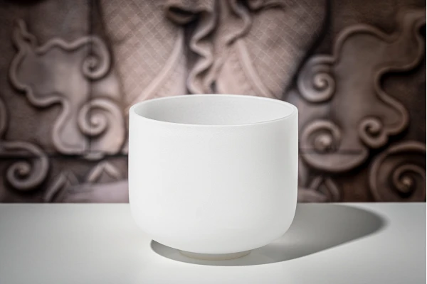 Meinl Crystal Singing Bowl, white-frosted, 9" / 22 cm, Note A4, Brow Chakra — 4